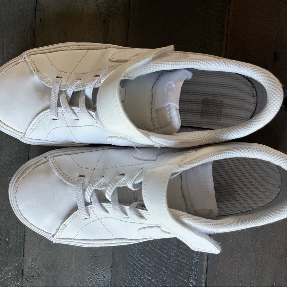 Nike White boys sneakers! Size 3. Lightly used.